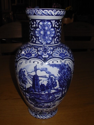 č.982 porcelánová váza  DELFT
