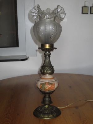 č.130 lampa stolní