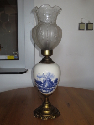 č.1093 lampa stolní