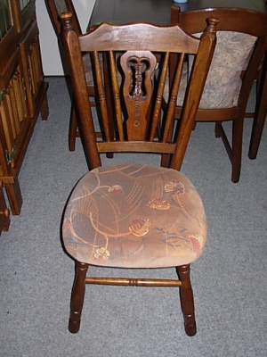 č.1327  židle čalouněná