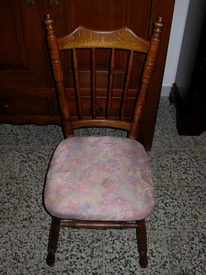 č.743 židle čalouněná