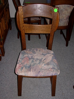 č.75 židle čalouněná