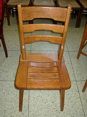 č.610 židle masiv dub
