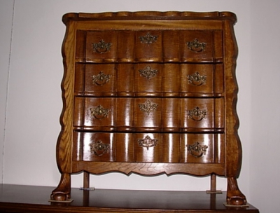 č.887 komoda šuplíková