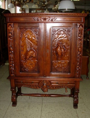 č.1462 skříň šatní dekorativní