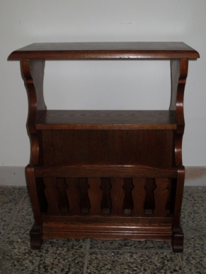 č.1805 stolík na noviny