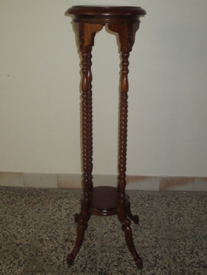 č.1840 stojan dřevěný