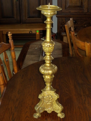 č.1109 svícen mosazný