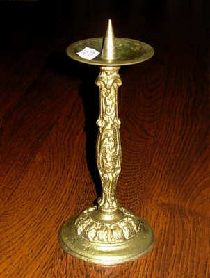 č.1084 svícen mosazný