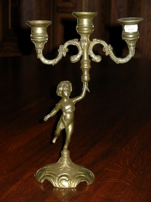 č.689 svícen mosazný 3 ramena