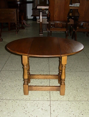 č.1572 stolík rozkládací 69x57 cm