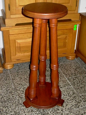 č.1604 stojan dřevěný