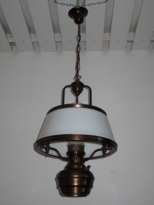 č.241 lustr horní + spodní svícení