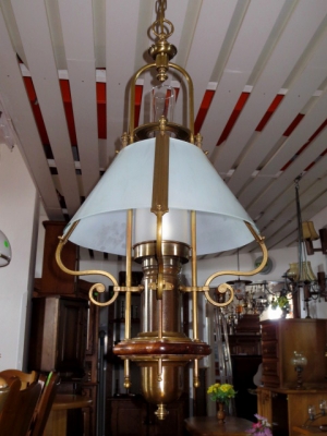 č.225 lustr na řetězu