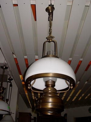 č.272 lustr horní + spodní svícení