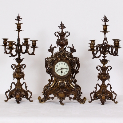 č.30 krbové hodiny se 2 svícny