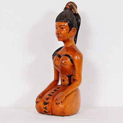 č.400 dřevěná soška ženy