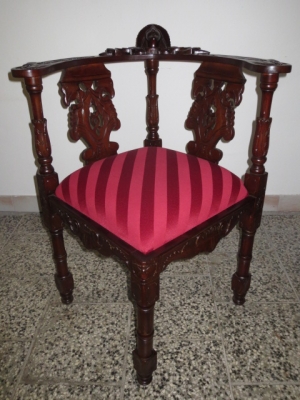 č.3091 křeslo rohové řezbované