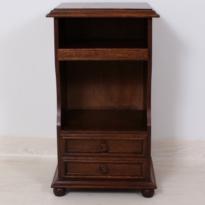 č.552 skříňka s výsuvnou policí