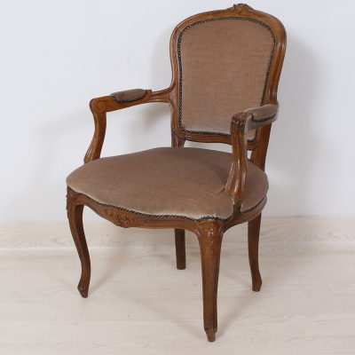 č.585 křeslo Louis XV